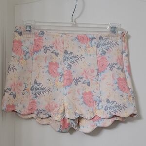 Love Culture Size S Pastel Floral Scalloped Trim Shorts, Side Zipper